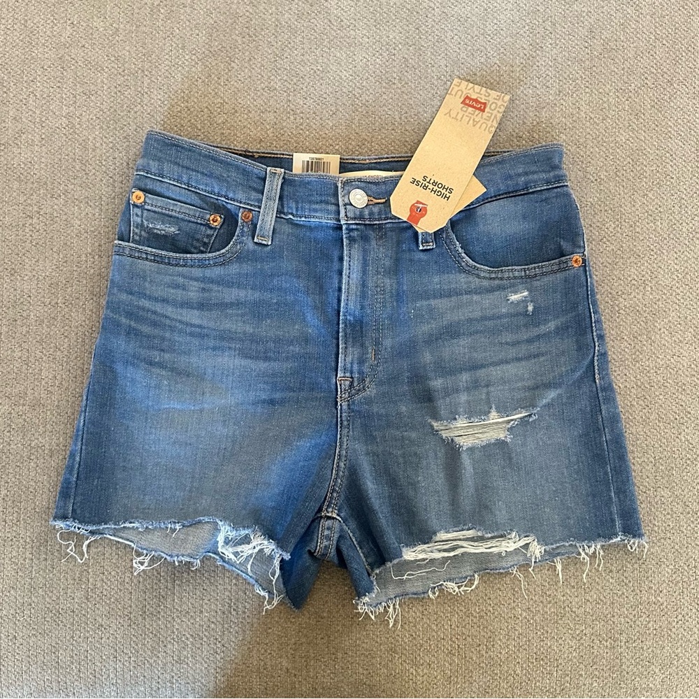 Levi's Women's Distressed Blue Jean Shorts NWT size 28
